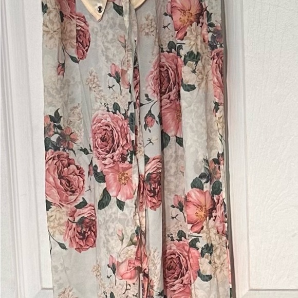 PrettyLittleThing Floral Wide Leg Jumpsuit in Cream and Pink - Picture 3 of 4
